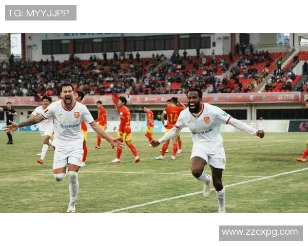 青岛队与上港队比赛裁判表现引发热议球迷反响不一